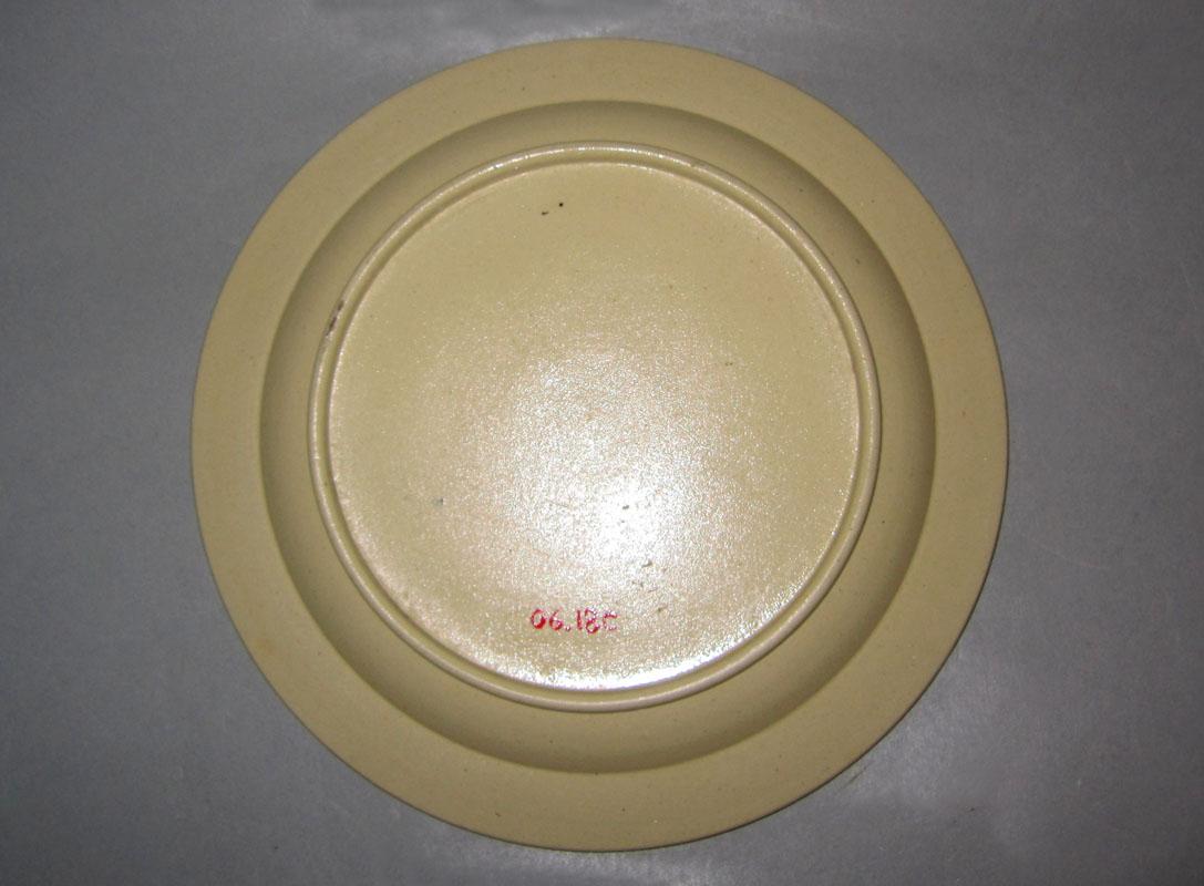 2006.0018c Butter dish stand underside