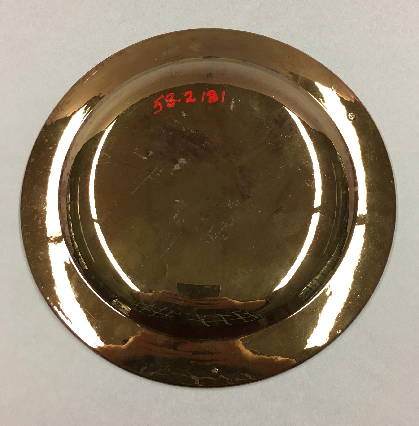 1958.2181 Lusterware plate, underside