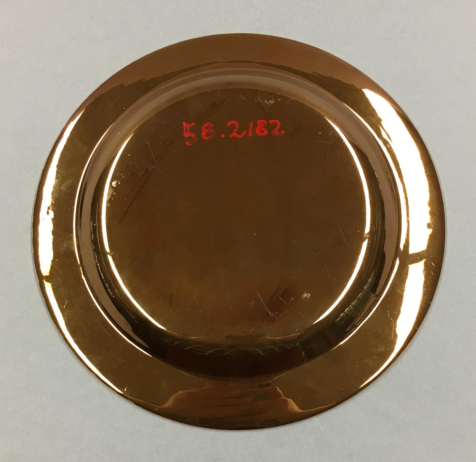 1958.2182 Lusterware plate, underside