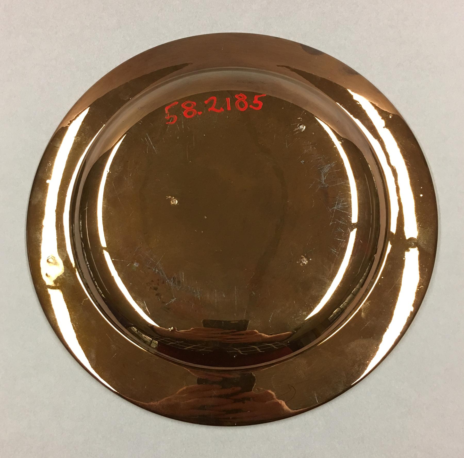 1958.2185 Lusterware plate, underside
