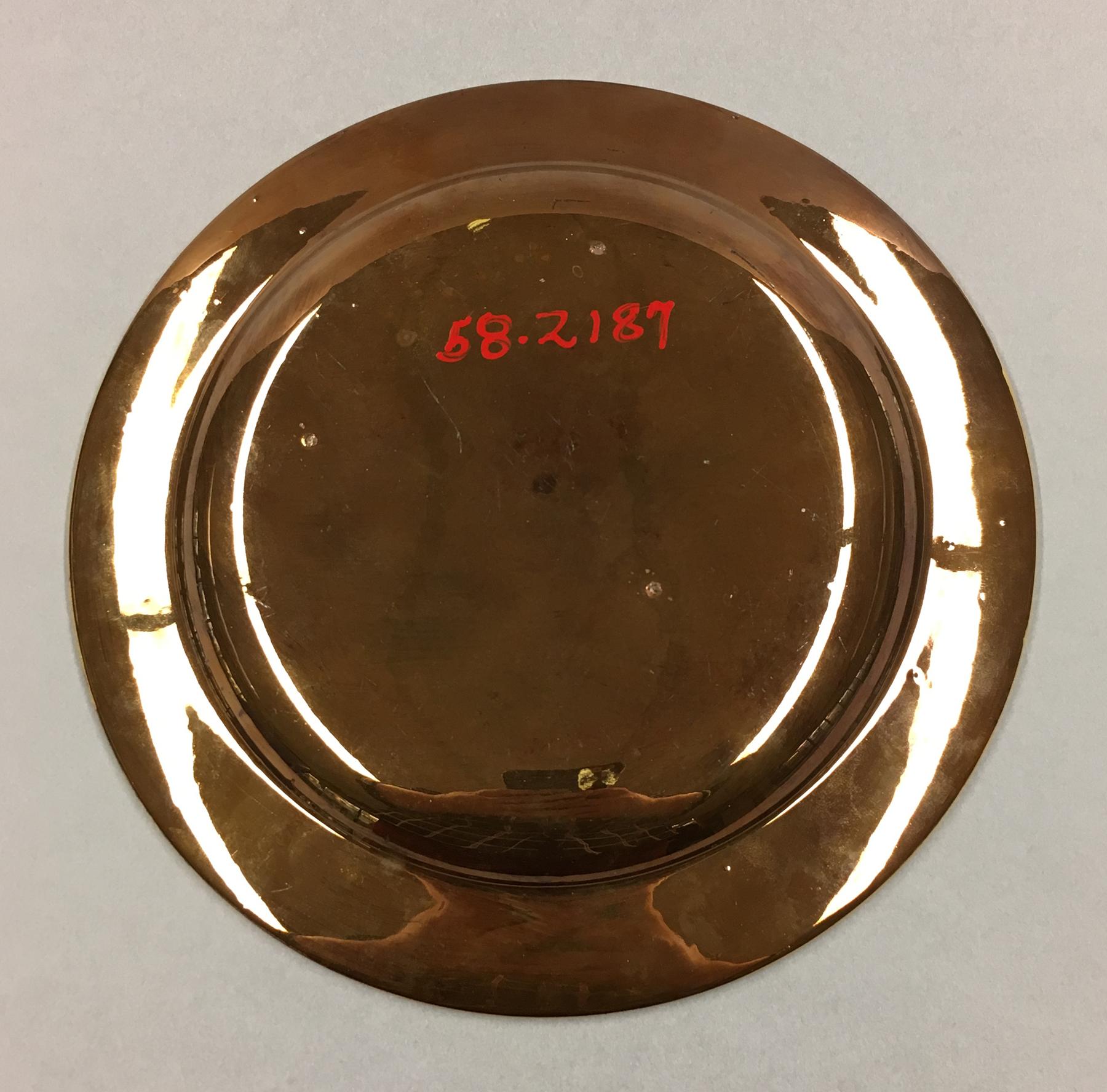 1958.2187 Lusterware plate, underside