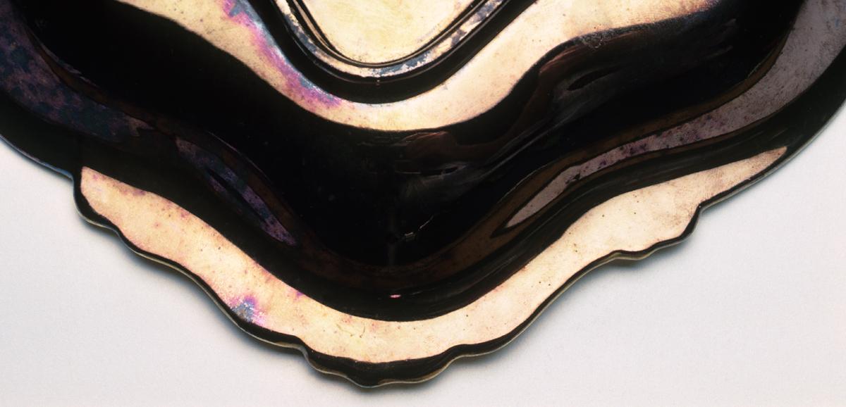 1958.2188 Dish, Bottom Edge Detail