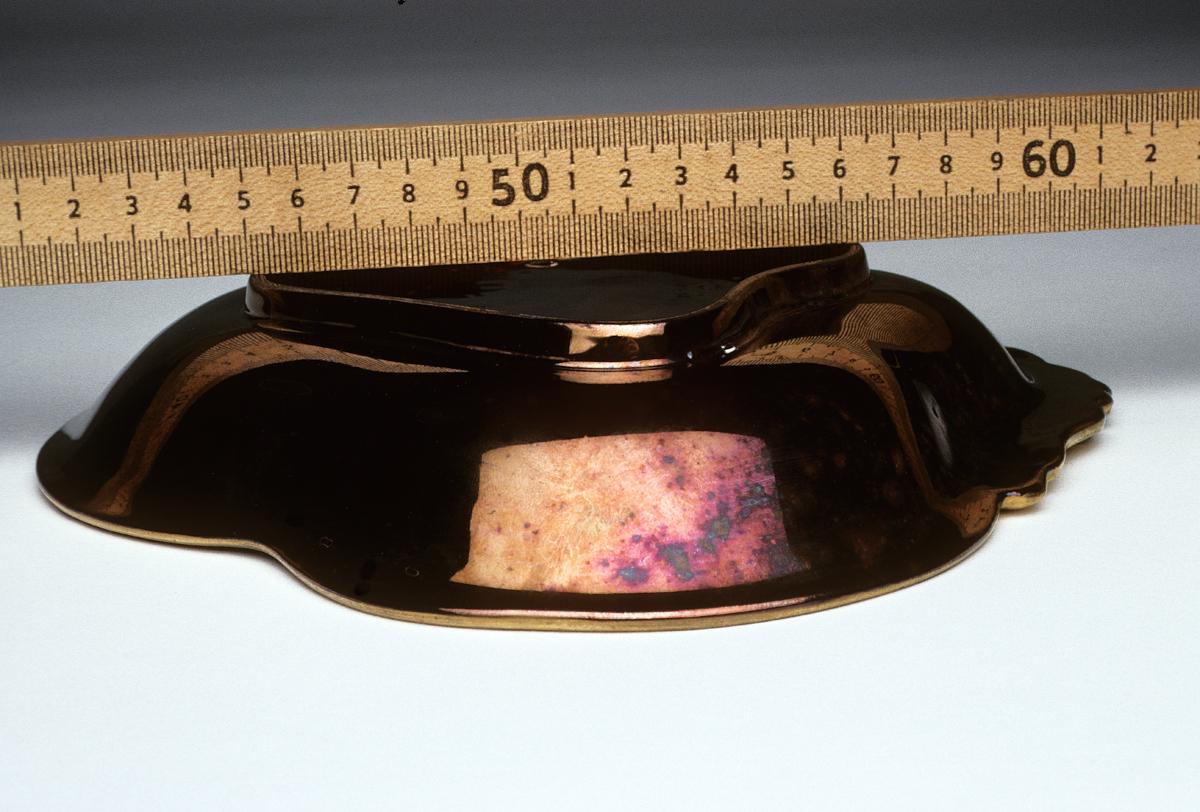 1958.2188 Dish, Side Detail