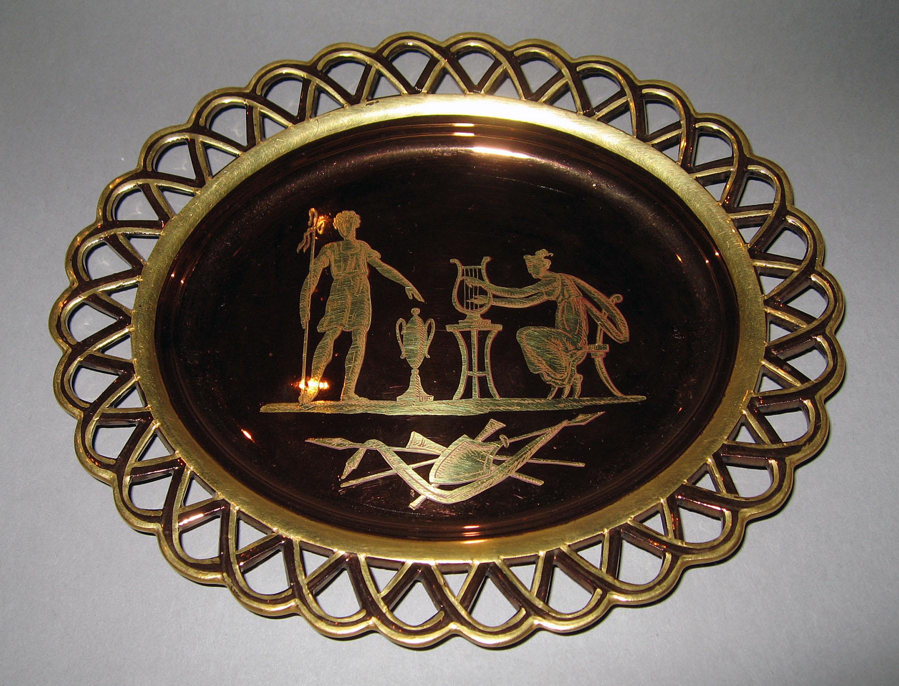 1958.2201 Lusterware Stand
