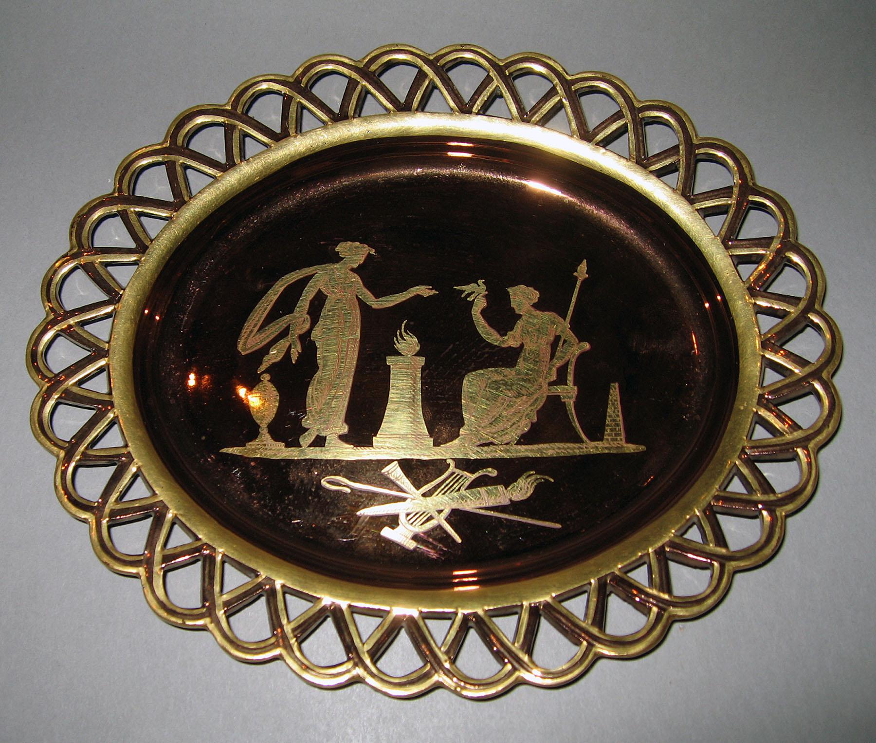 1958.2202 Wilson Lusterware Stand
