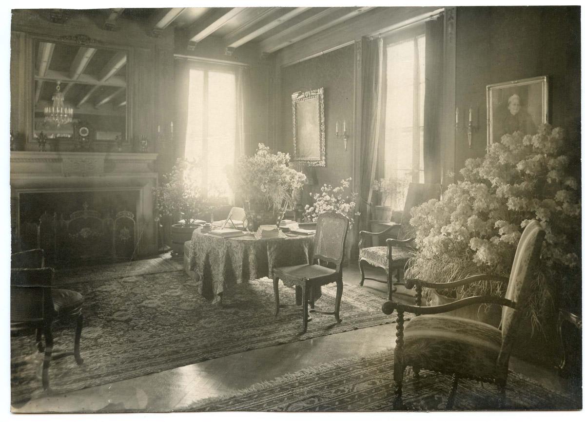 Room-Red Room (Archives)