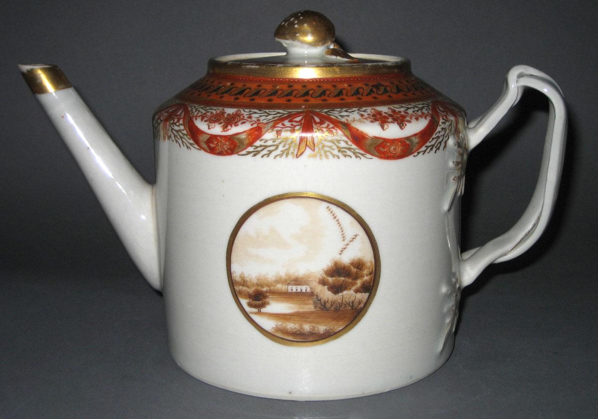 2006.0014.001 Porcelain Teapot
