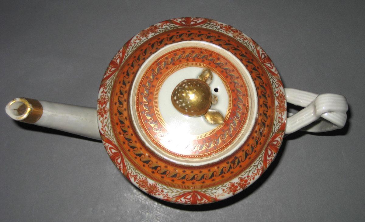 2006.0014.001 Porcelain Teapot top view