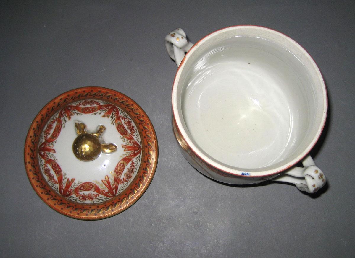 2006.0014.002 Porcelain Sugar bowl and lid