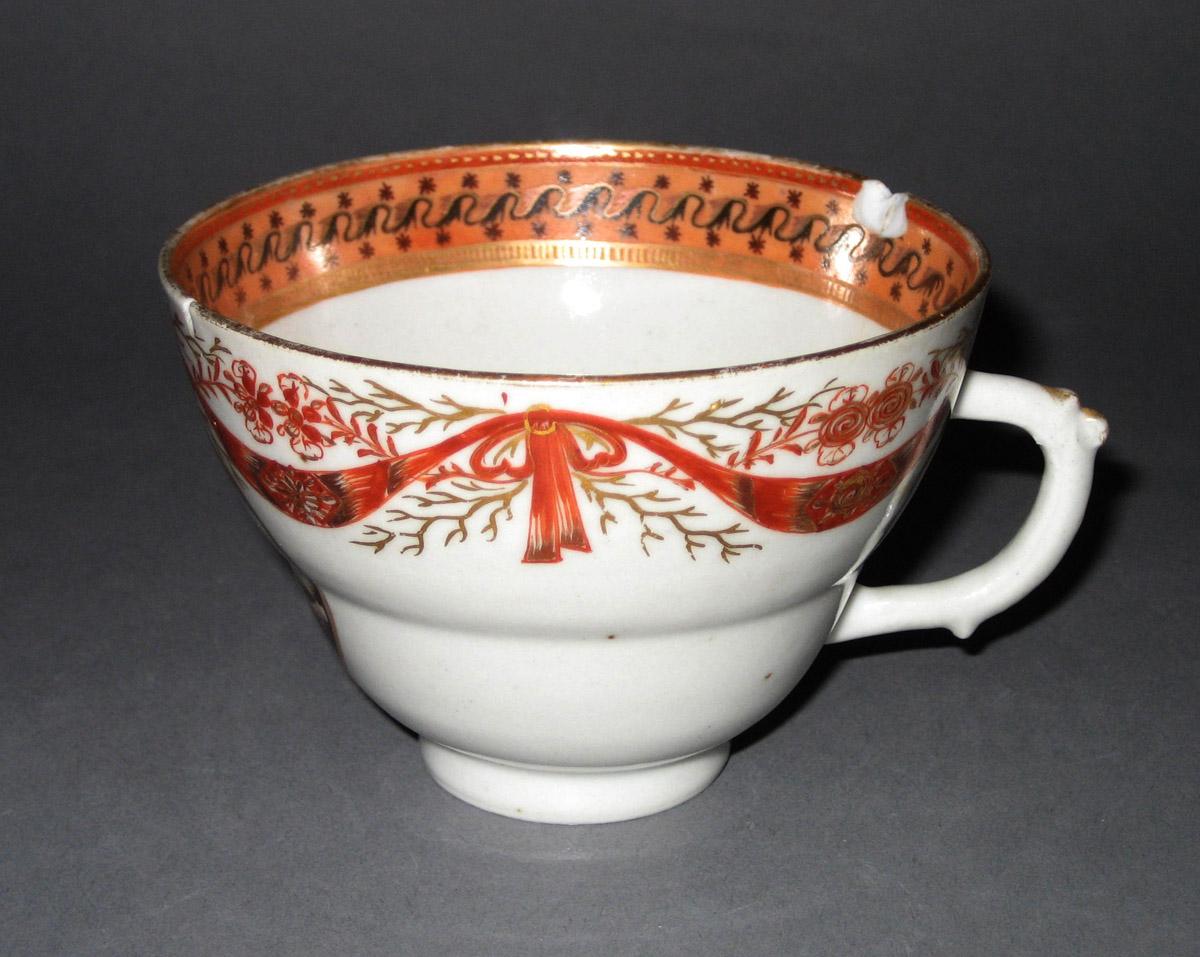 2006.0014.006 Coffee cup side