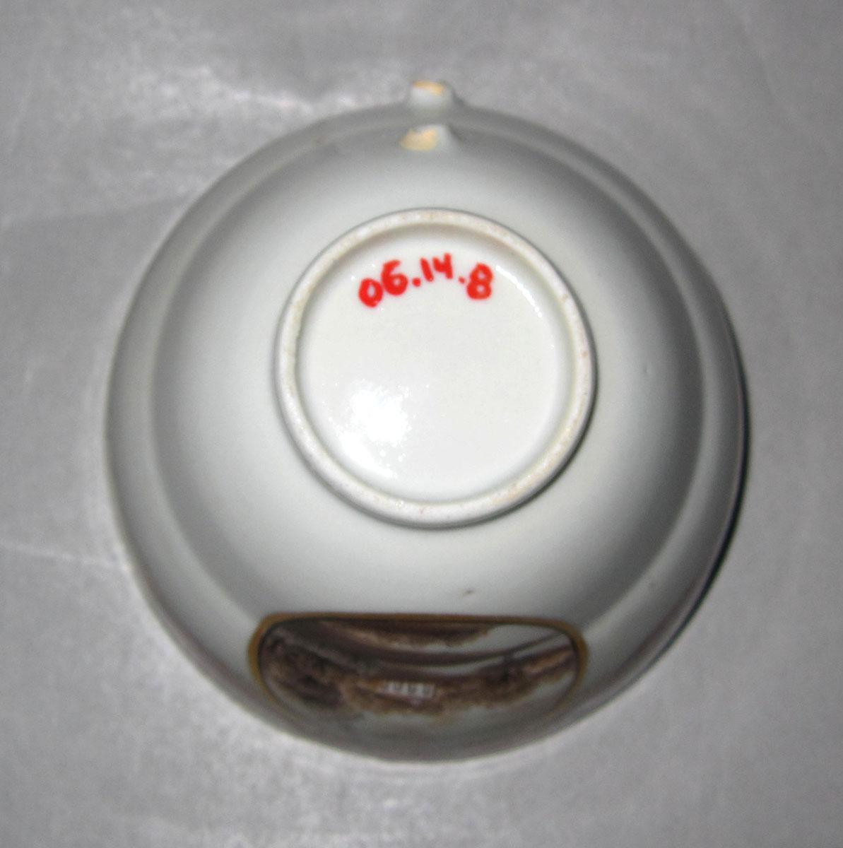 2006.0014.008 Porcelain coffee cup underside