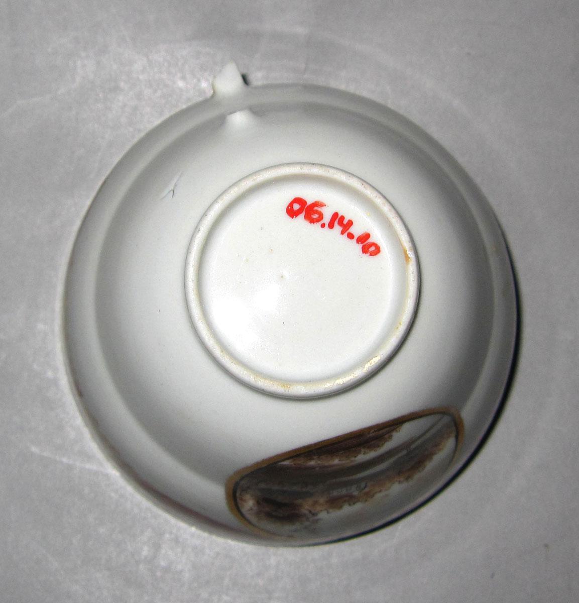 2006.0014.010 Porcelain coffee cup underside