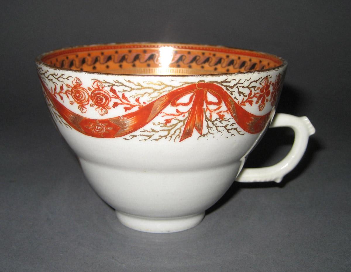 2006.0014.013 Coffee cup side