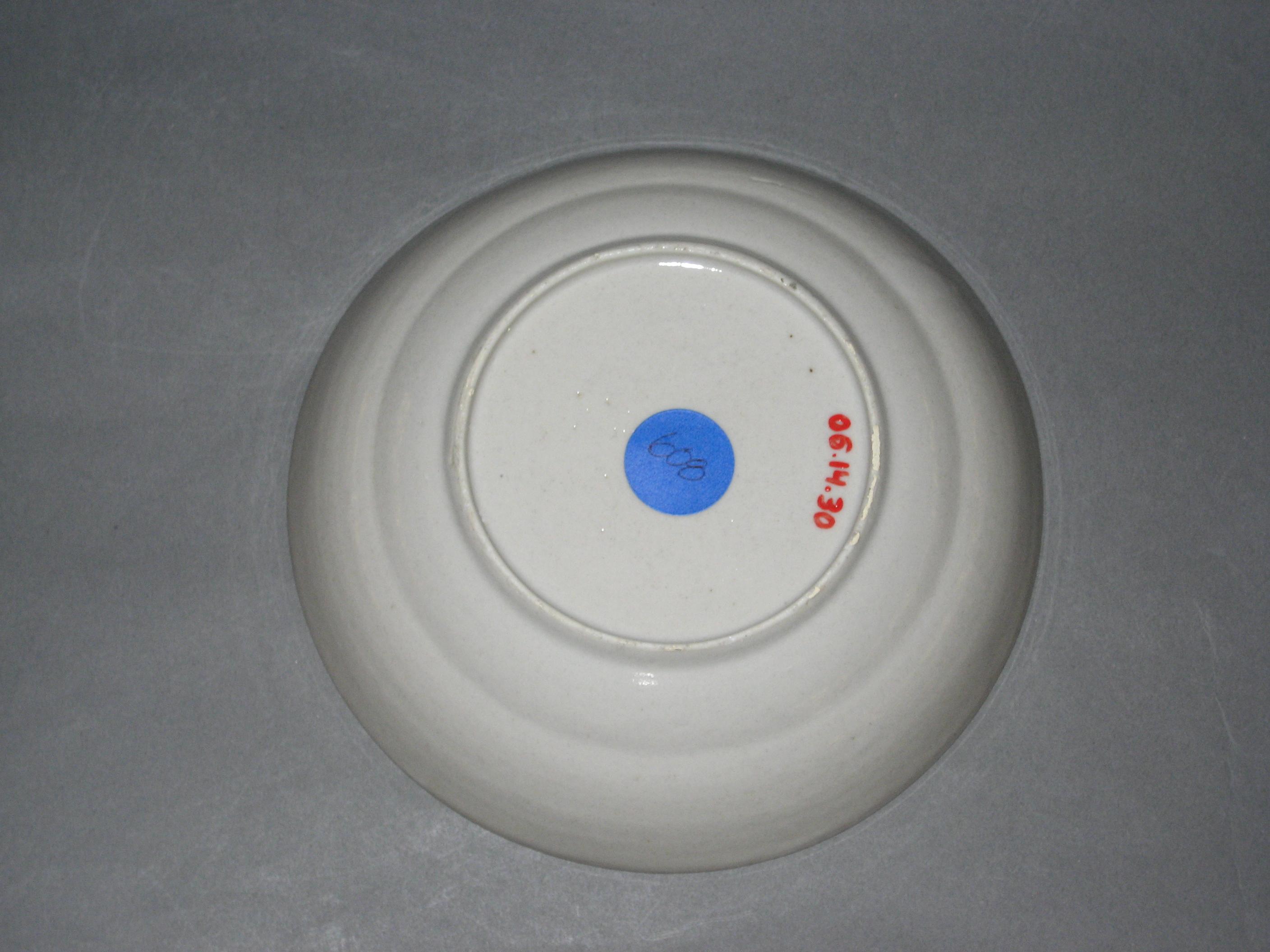 2006.0014.030 Saucer underside