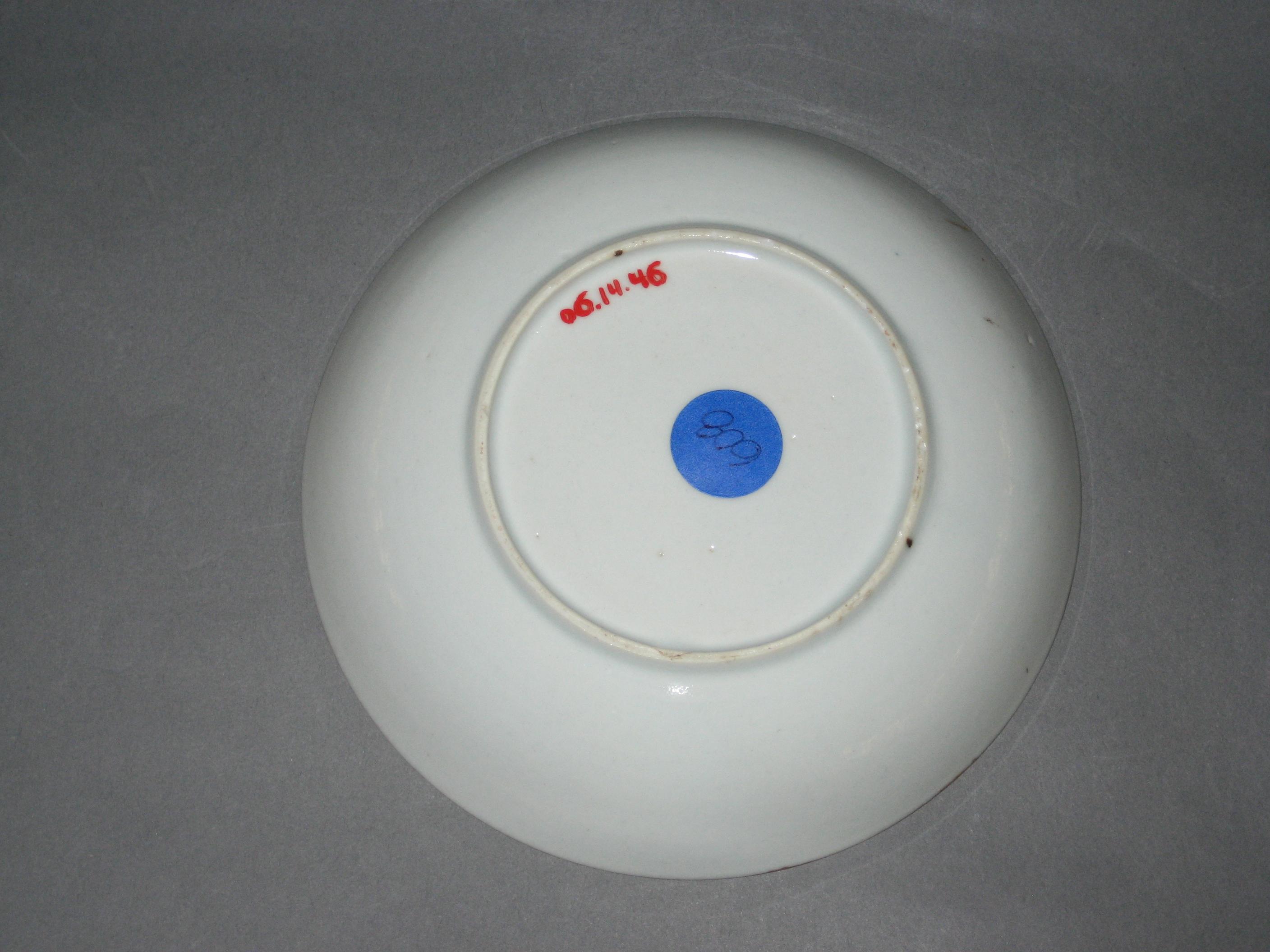 2006.0014.046 Saucer underside