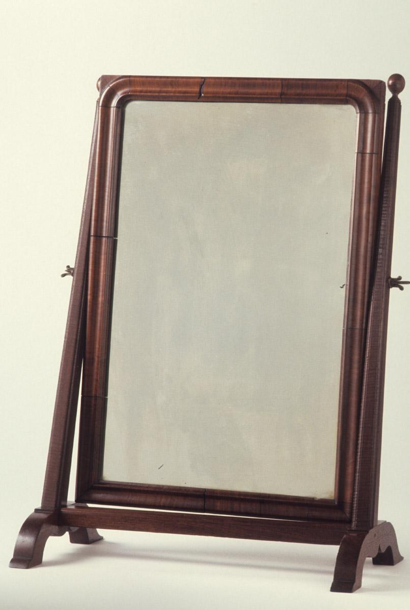 1958.2222 Dressing glass