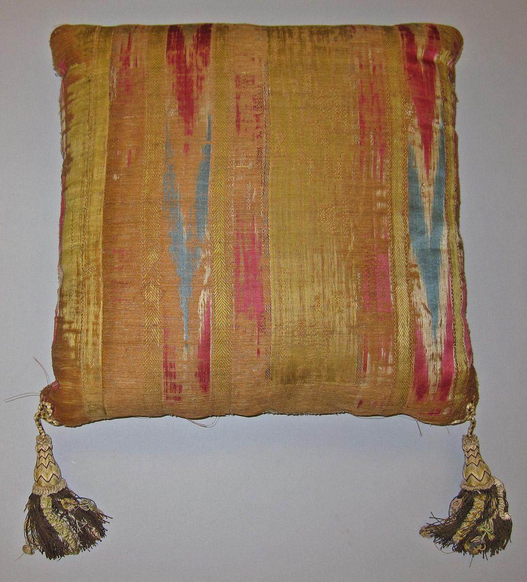 1969.4619 Cushion, view 1