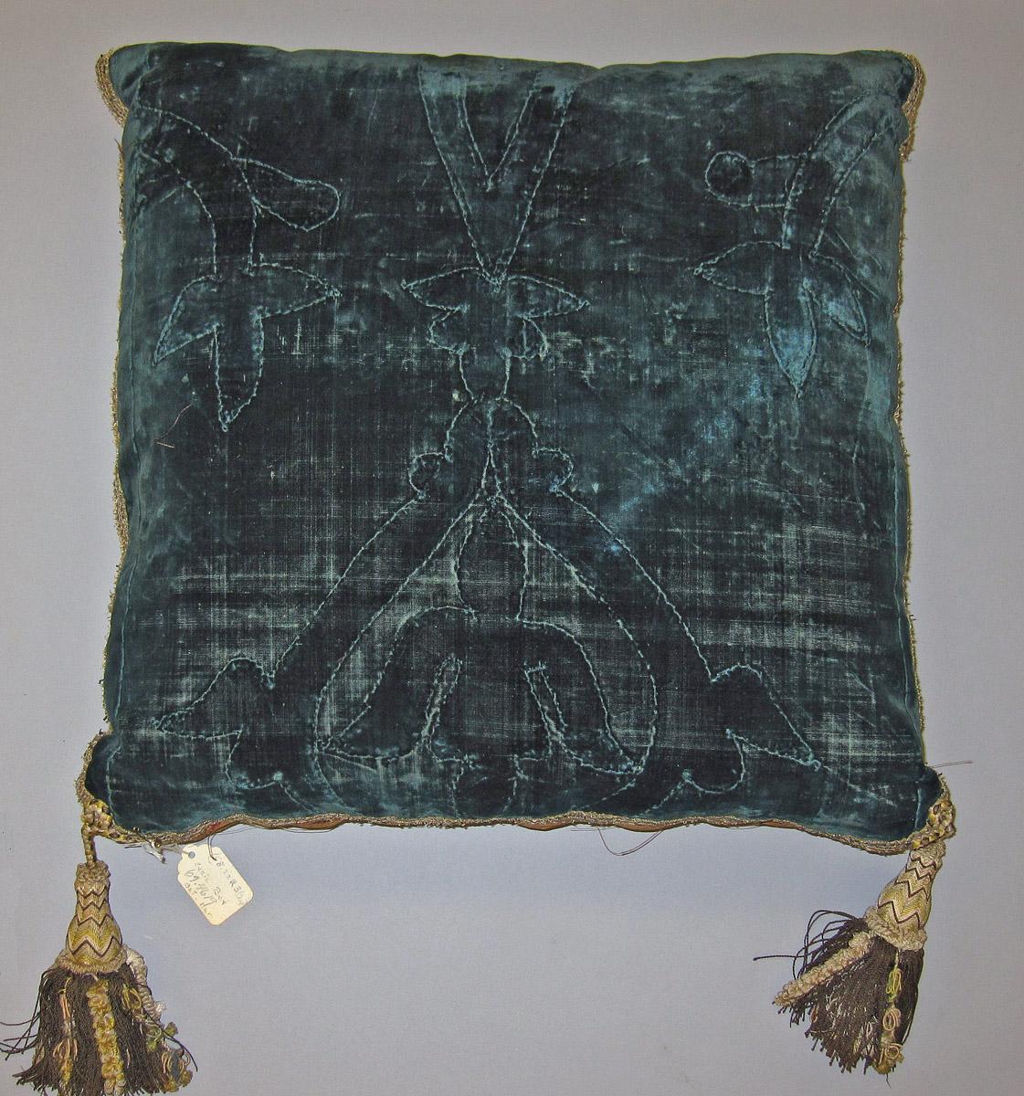 1969.4619 Cushion, view 2