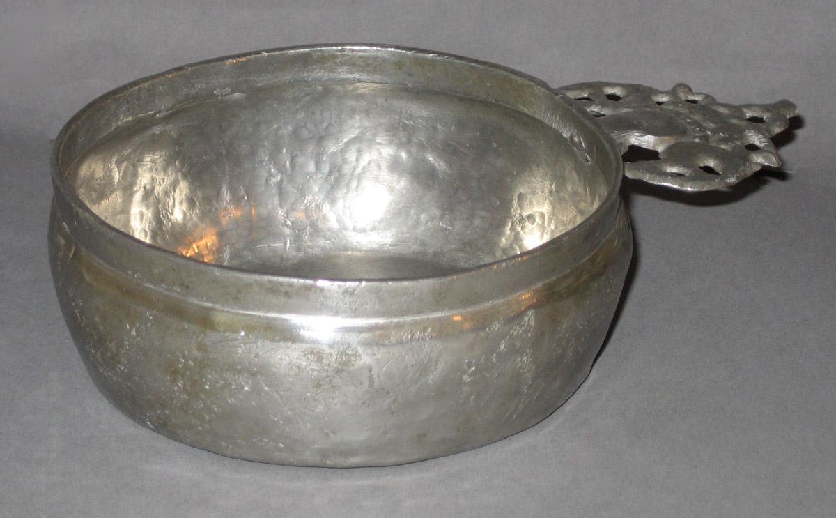 1953.0037.007 Porringer