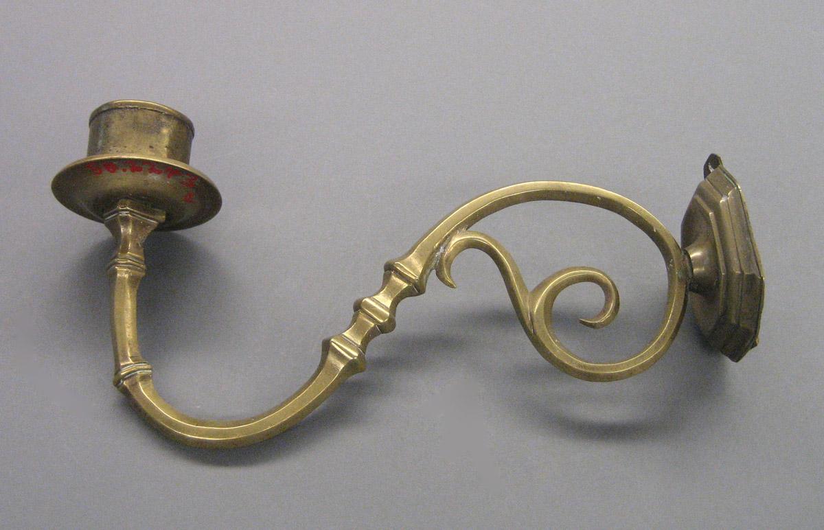 1958.2243 A Sconce