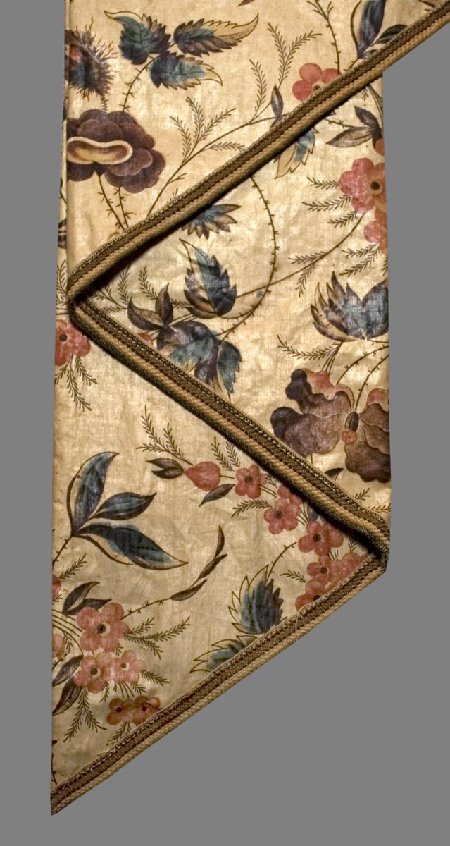 1957.1281.002 A Window Hanging, Tail or Cascade, Edge Detail