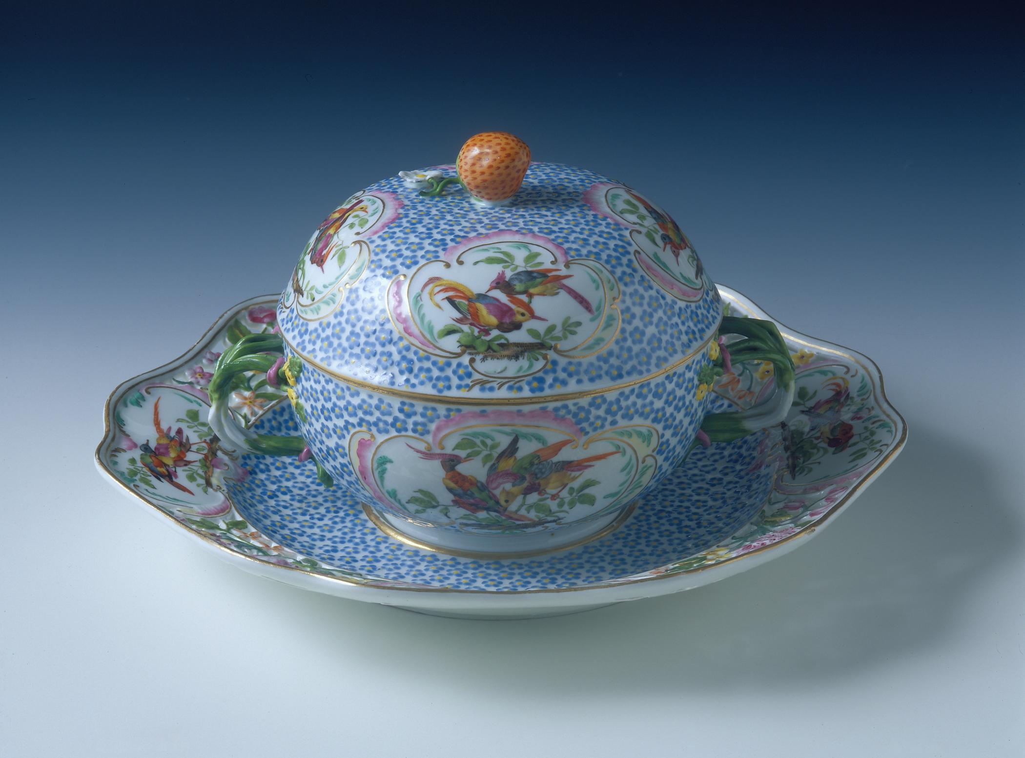 1996.0004.027 A-C Soup bowl, cover, and stand