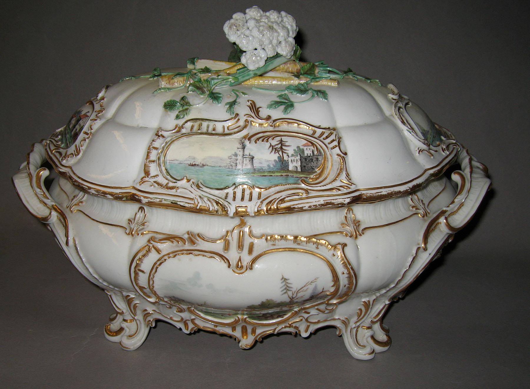 1996.0004.123 A, B Tureen and cover