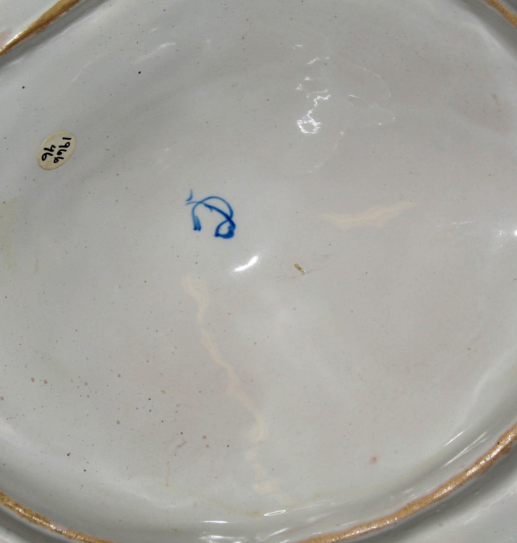 1996.0004.127 B Tin-glazed earthenware tureen (mark)