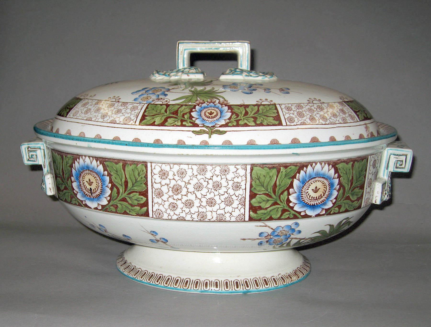 1996.0004.172 A, B Wedgwood tureen