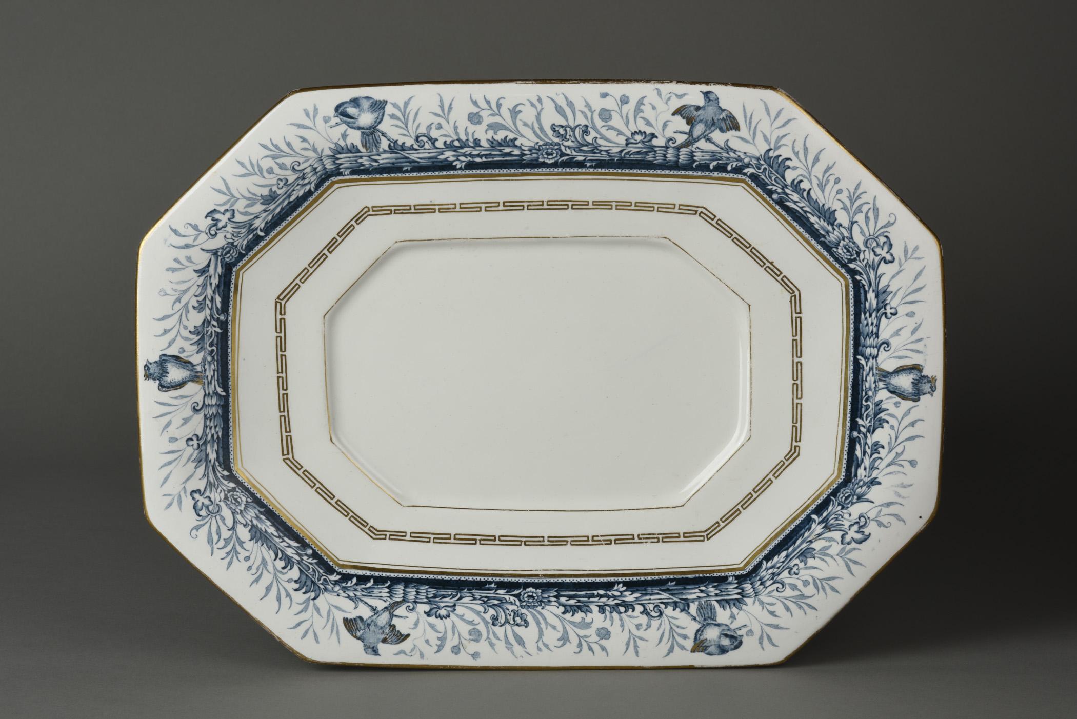 1996.0004.176 C Tureen stand, view 1