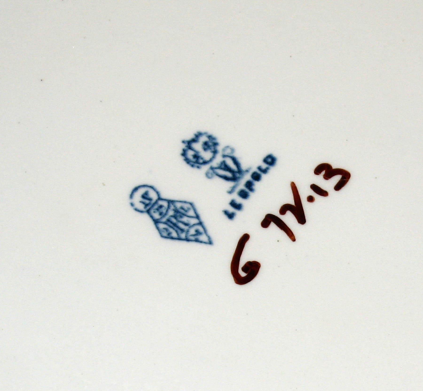 1996.0004.176 C Derby tureen stand (underside)