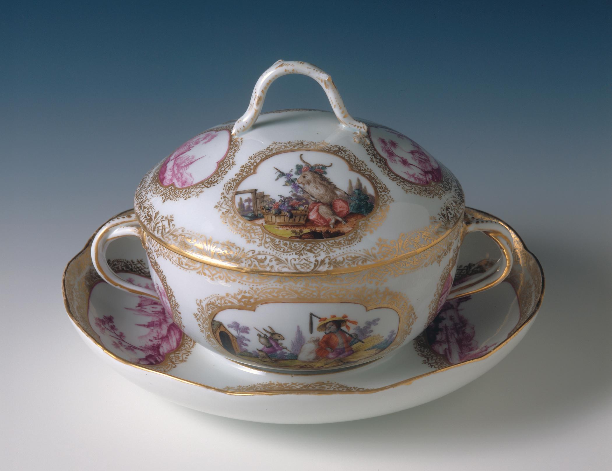 1996.0004.089 A-C Soup bowl, cover, and stand