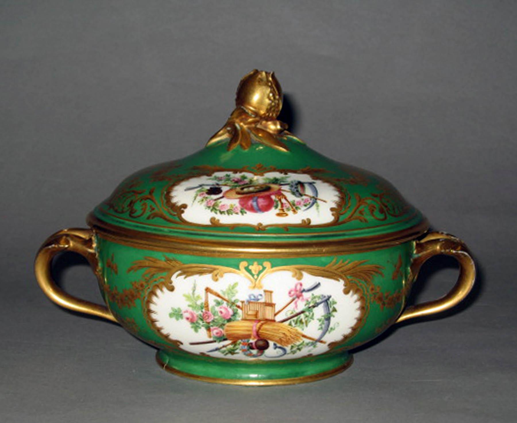 1996.0004.026 A, B Sèvres porcelain ecuelle
