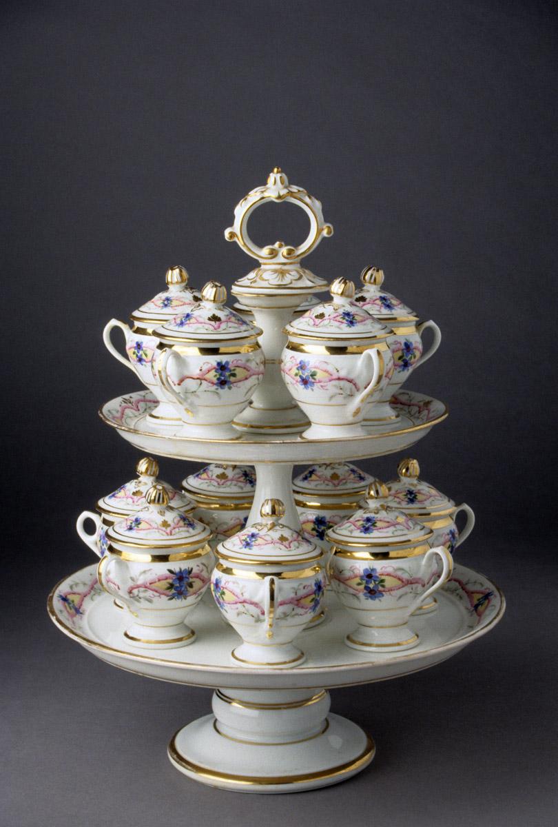 2000.0057.042 A-Y Porcelain dessert pyramid
