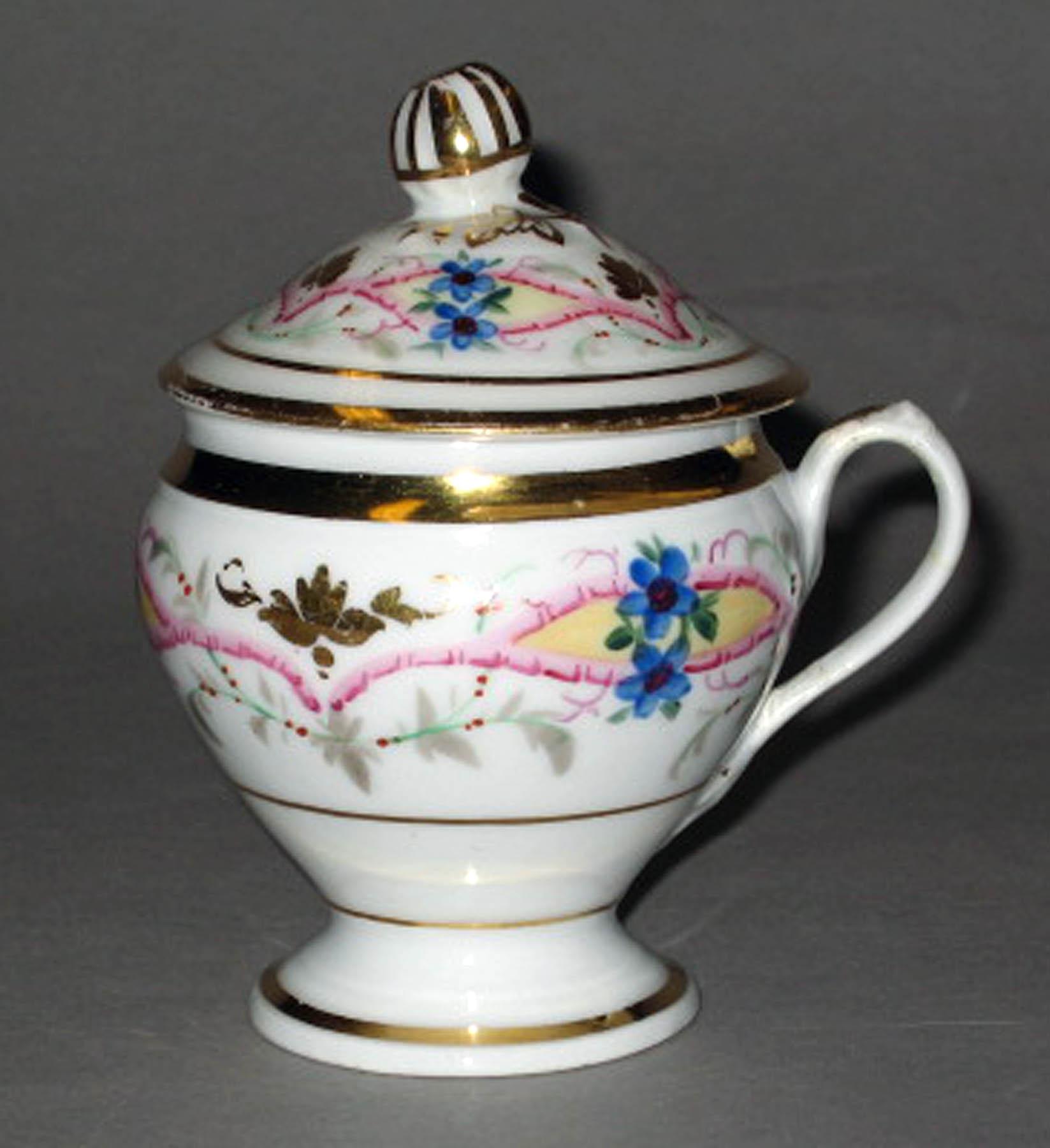 2000.0057.042 T, U Porcelain pot-de-crème