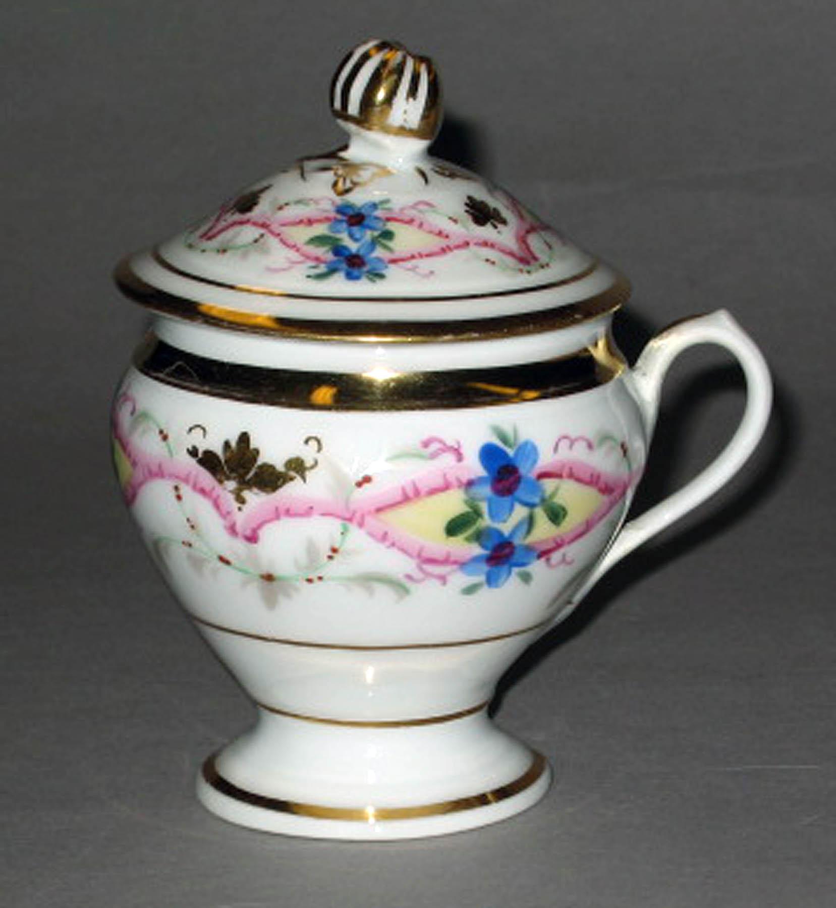 2000.0057.042 R, S Porcelain pot-de-crème