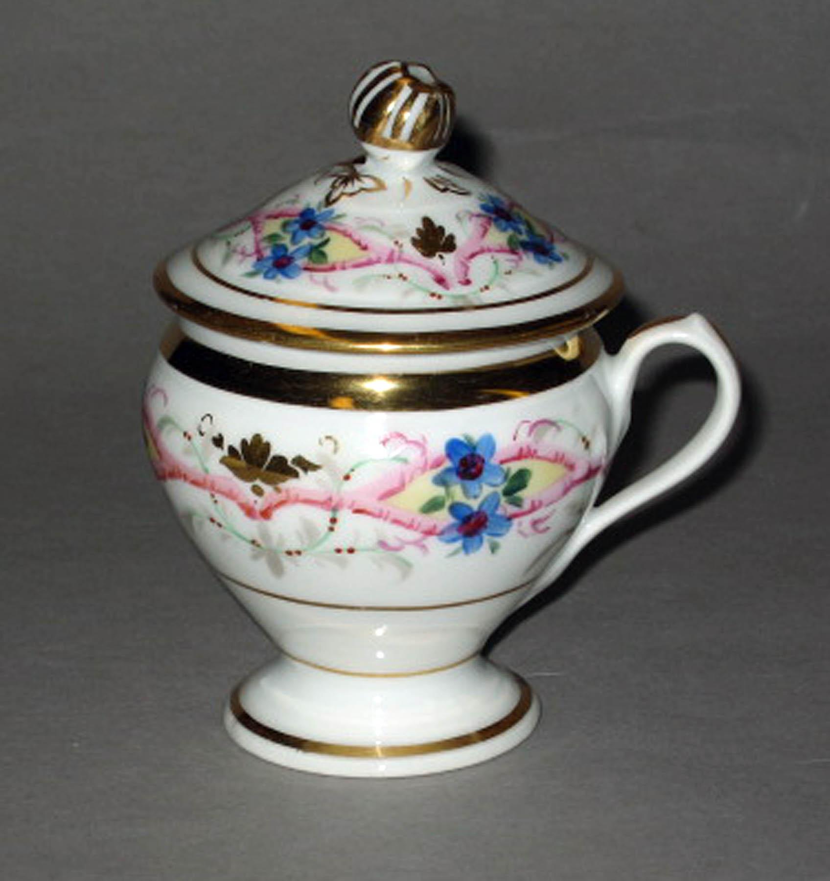 2000.0057.042 N, O Porcelain pot-de-crème