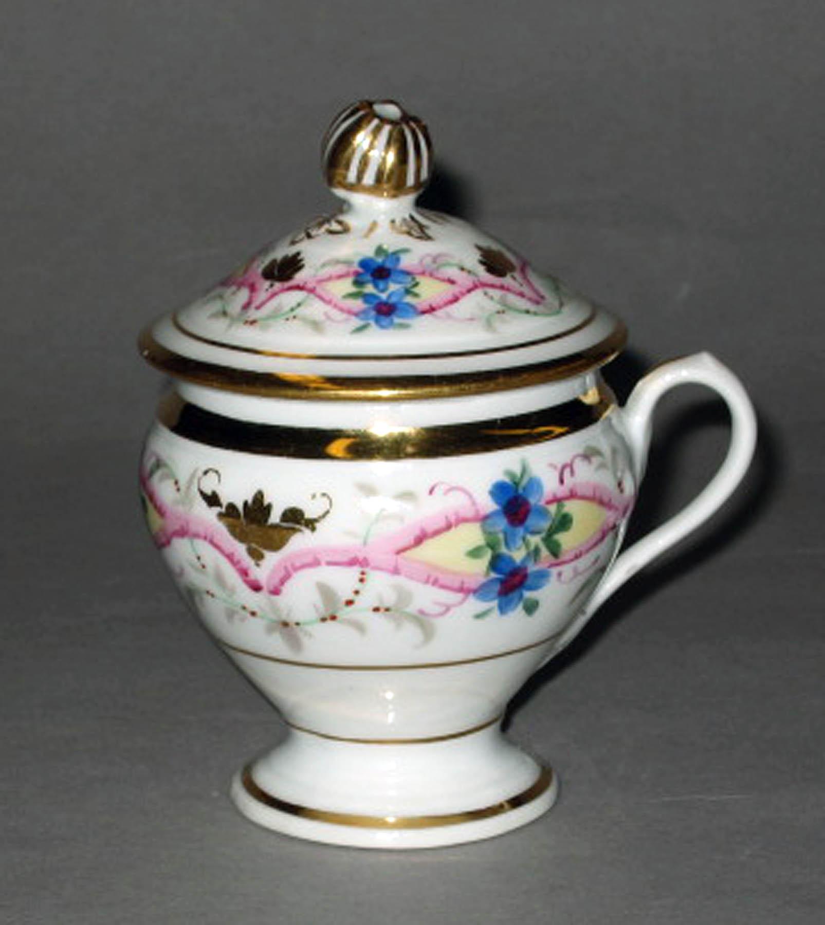 2000.0057.042 L, M Porcelain pot-de-crème