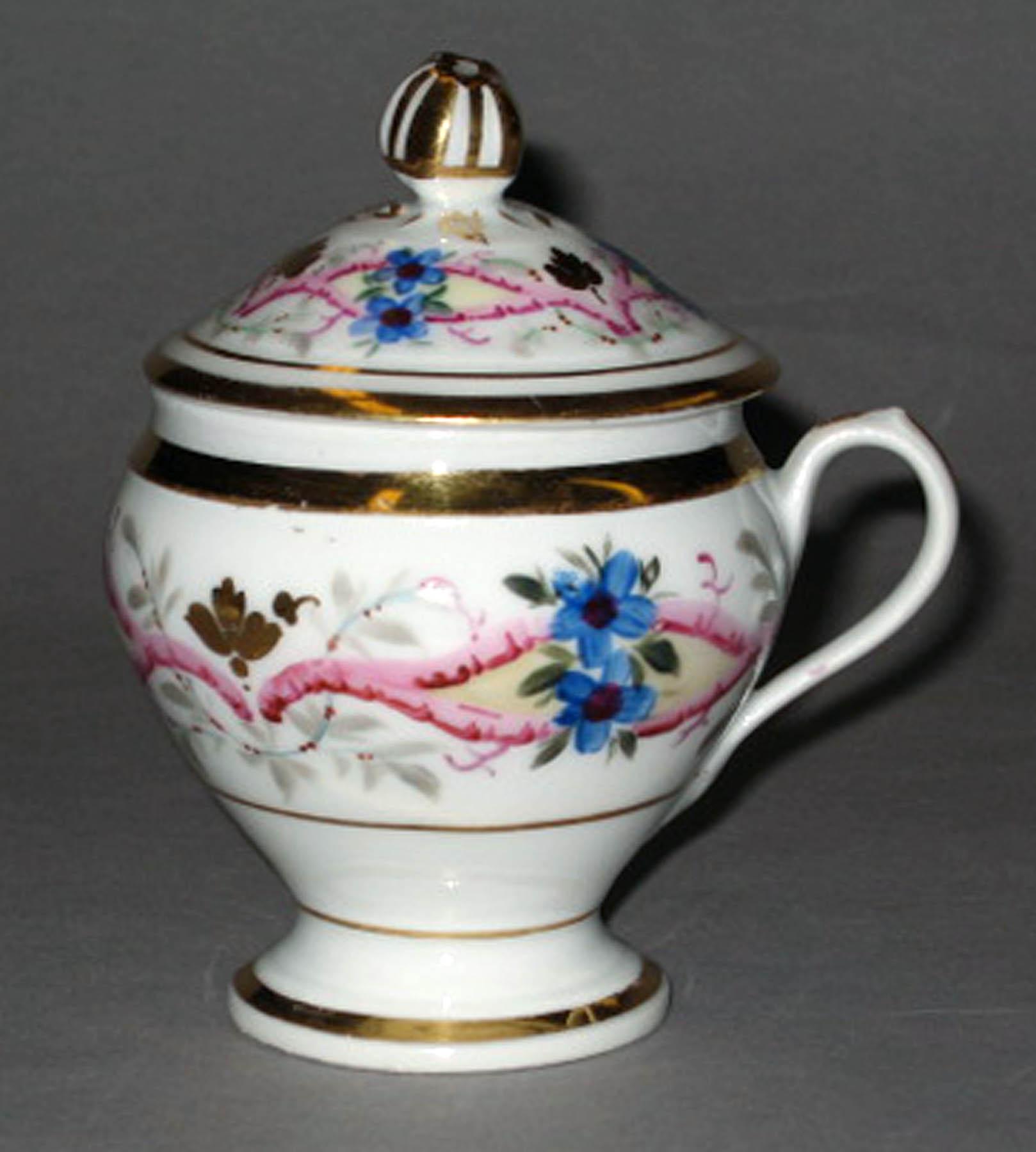 2000.0057.042 J, K porcelain pot-de-crème