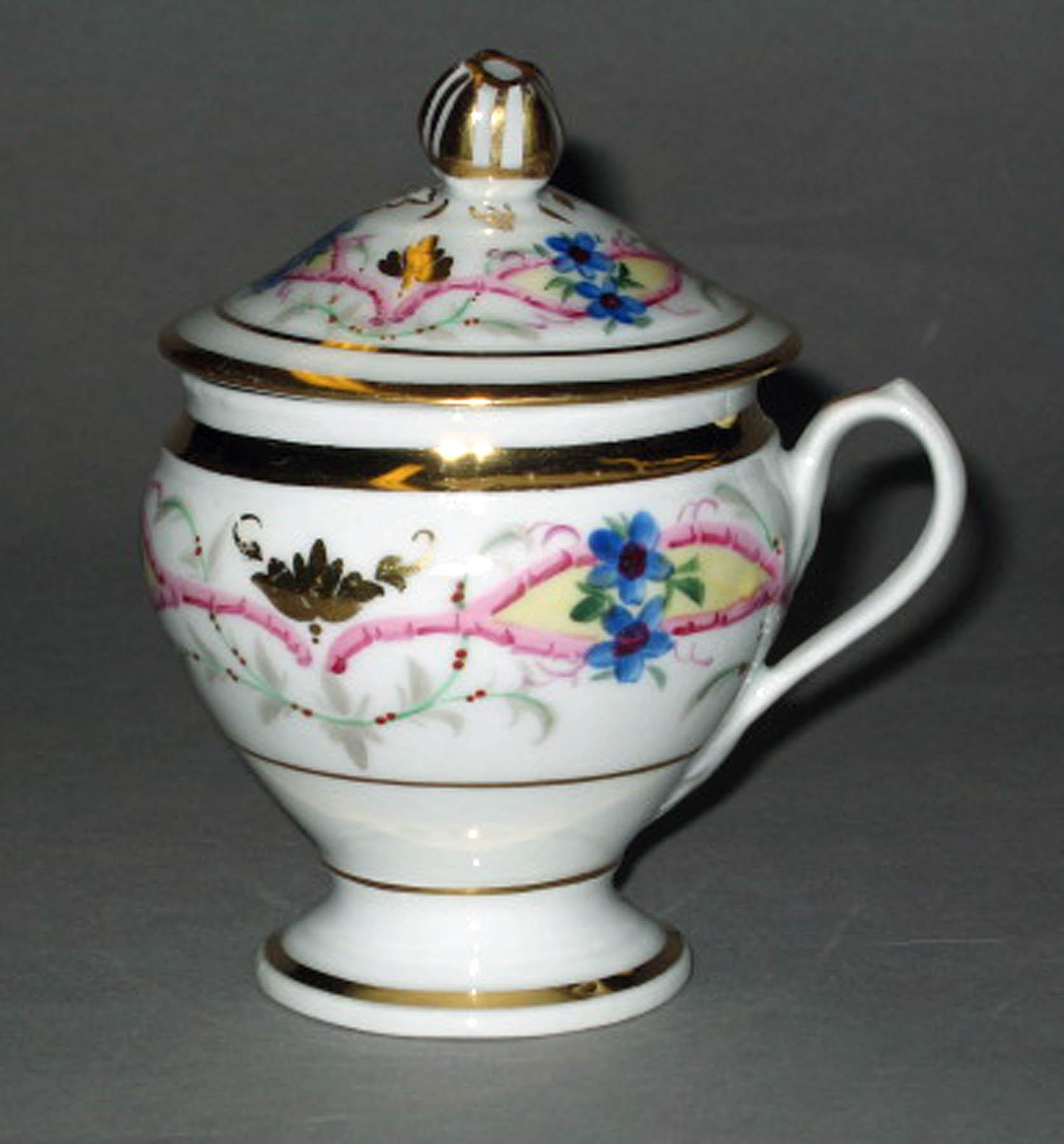 2000.0057.042 F, G Porcelain pot-de-crème