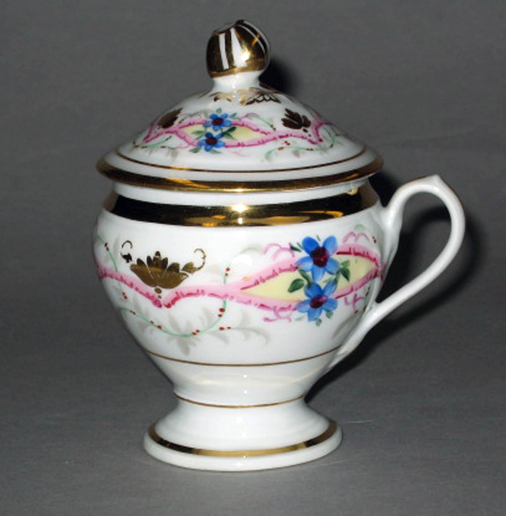 2000.0057.042 D, E Porcelain pot-de-crème