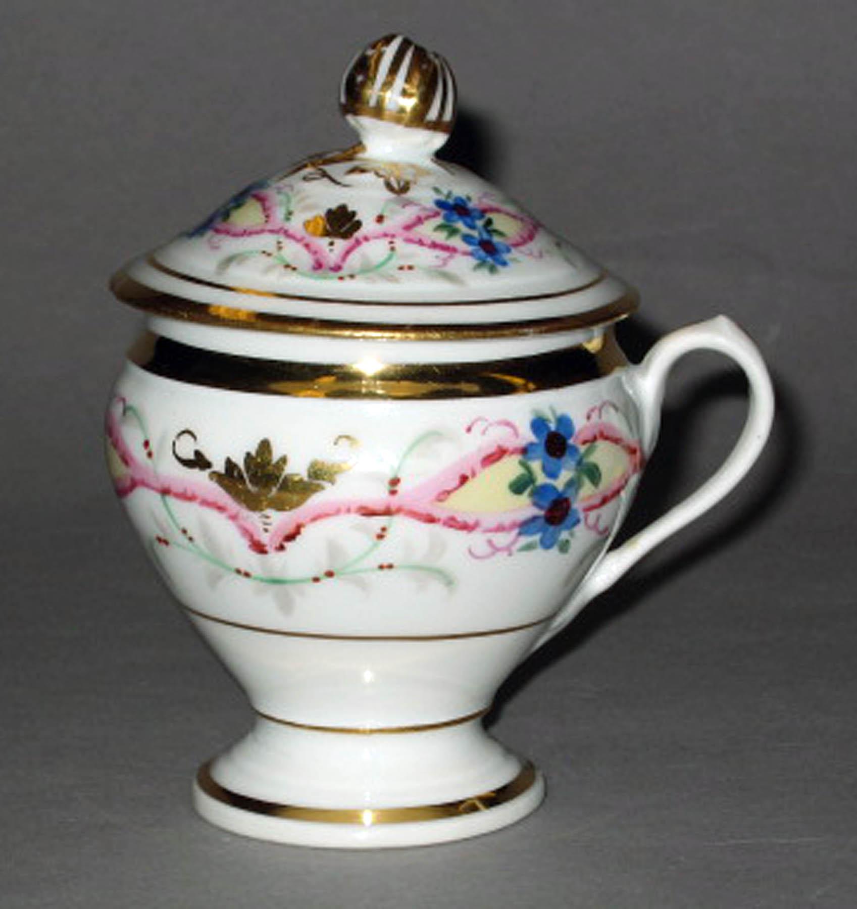 2000.0057.042 B, C Porcelain pot-de-crème