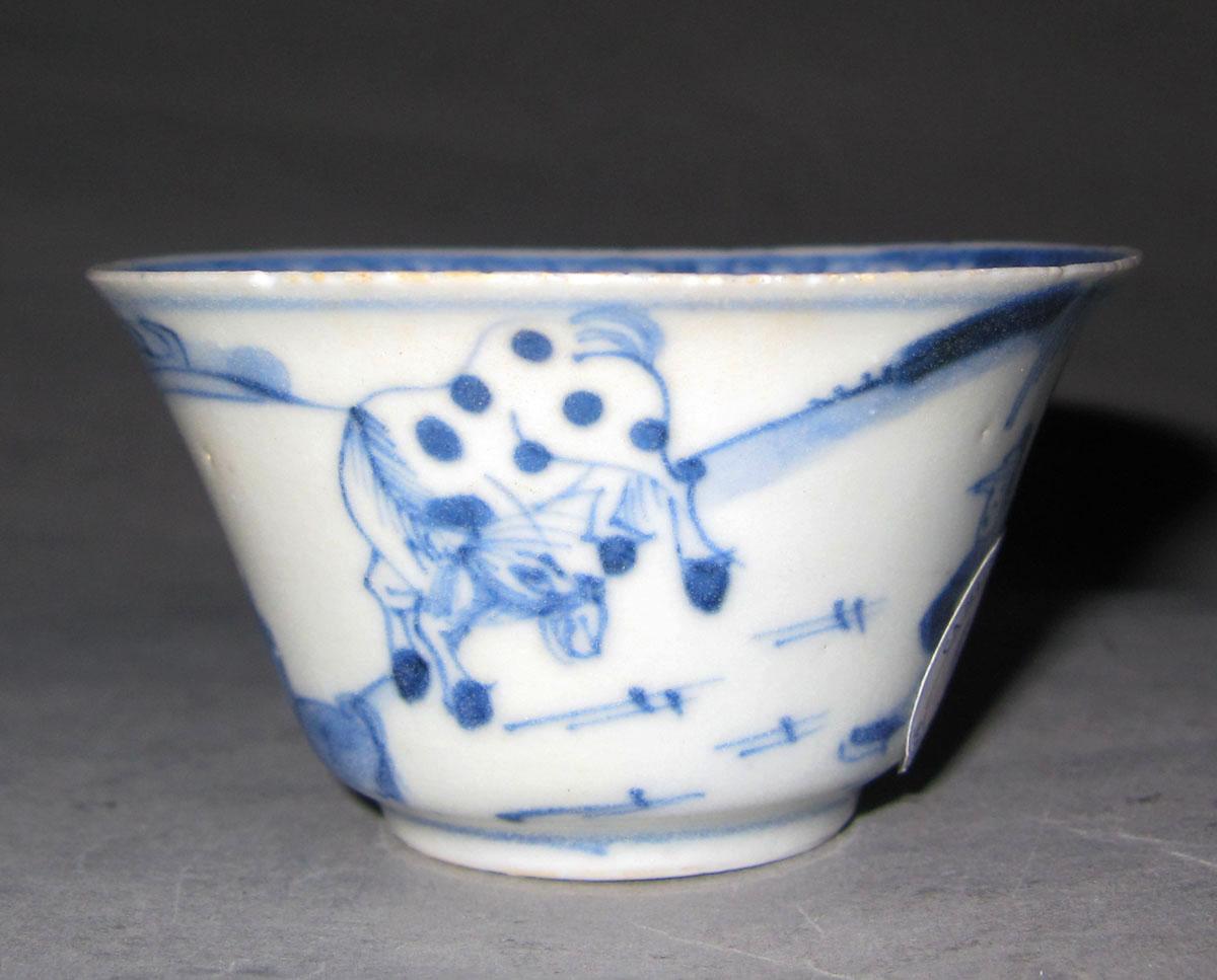 2007.0003 A Porcelain teabowl side 1