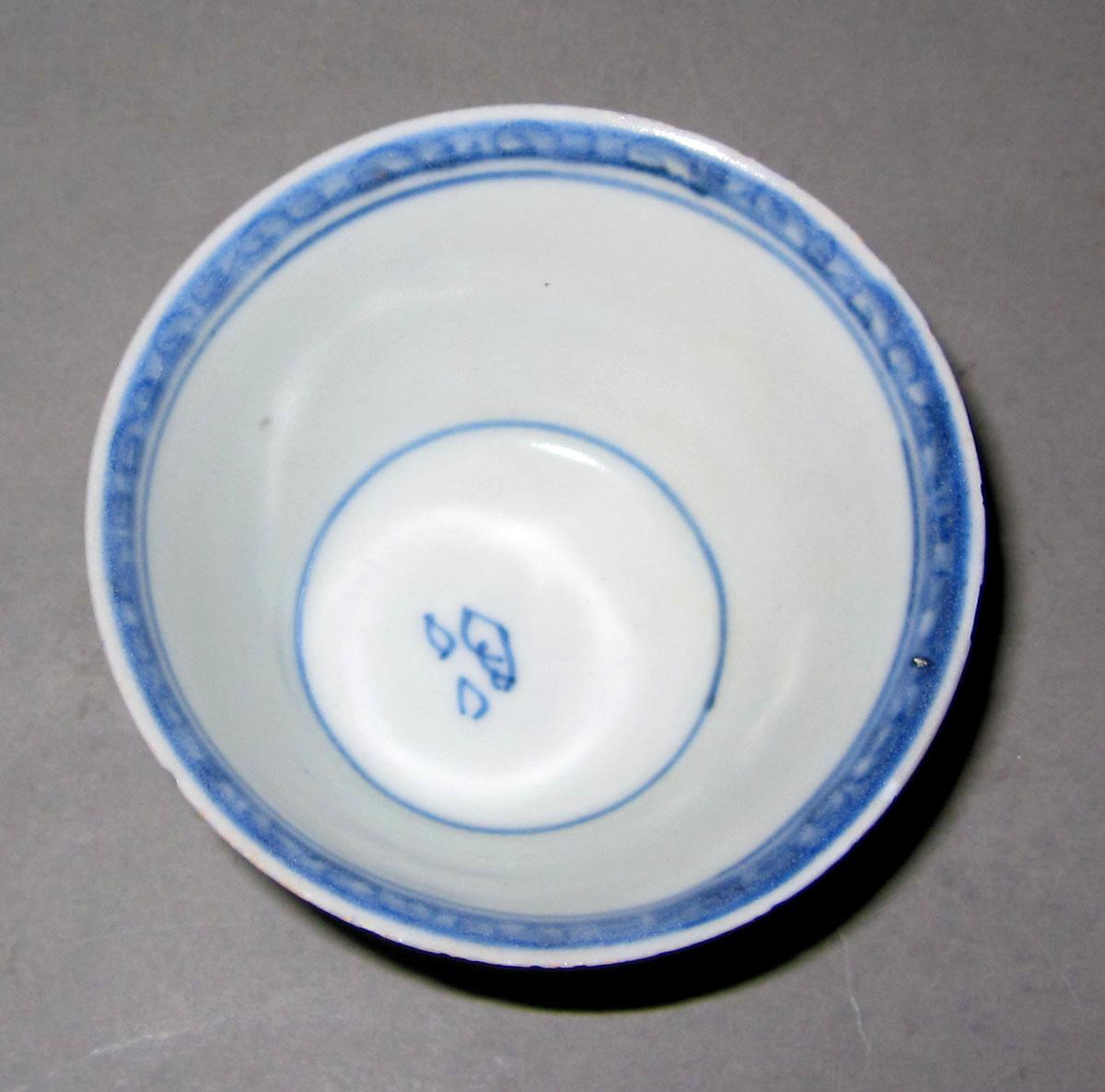 2007.0003 A Porcelain teabowl top