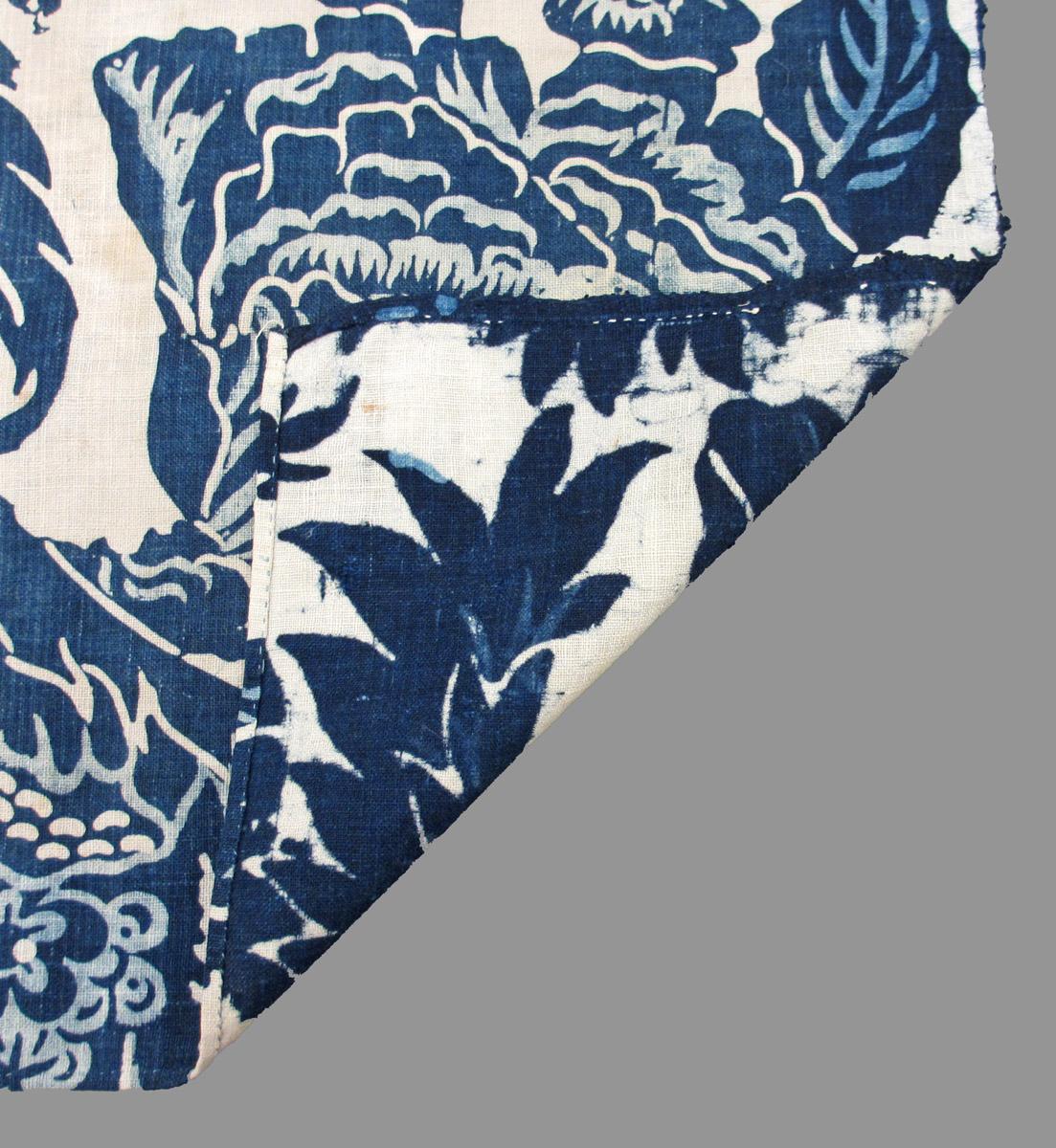2007.0008 textile, printed folded corner