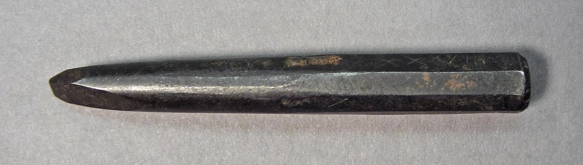 1961.0493.006, Chasing tool, top