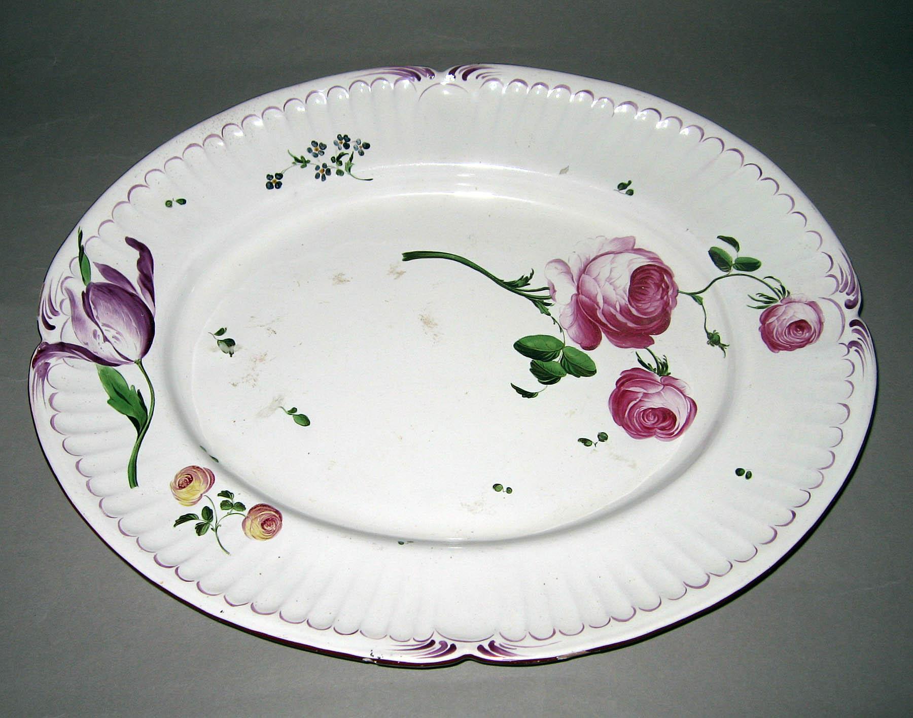1996.0004.175 C Earthenware tureen stand