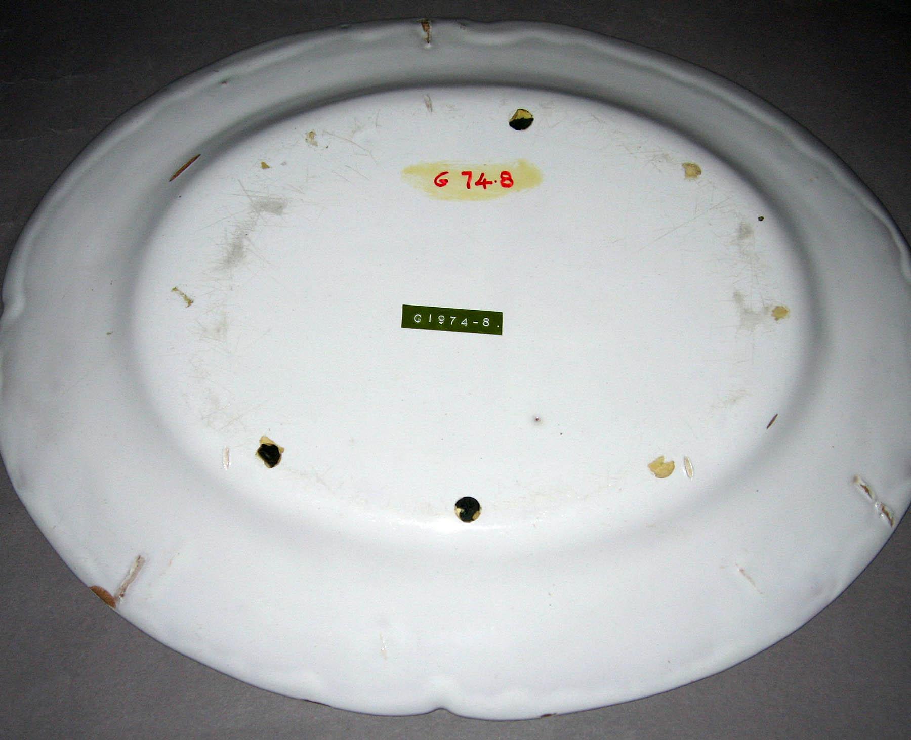 1996.0004.175 C Earthenware tureen stand (underside)