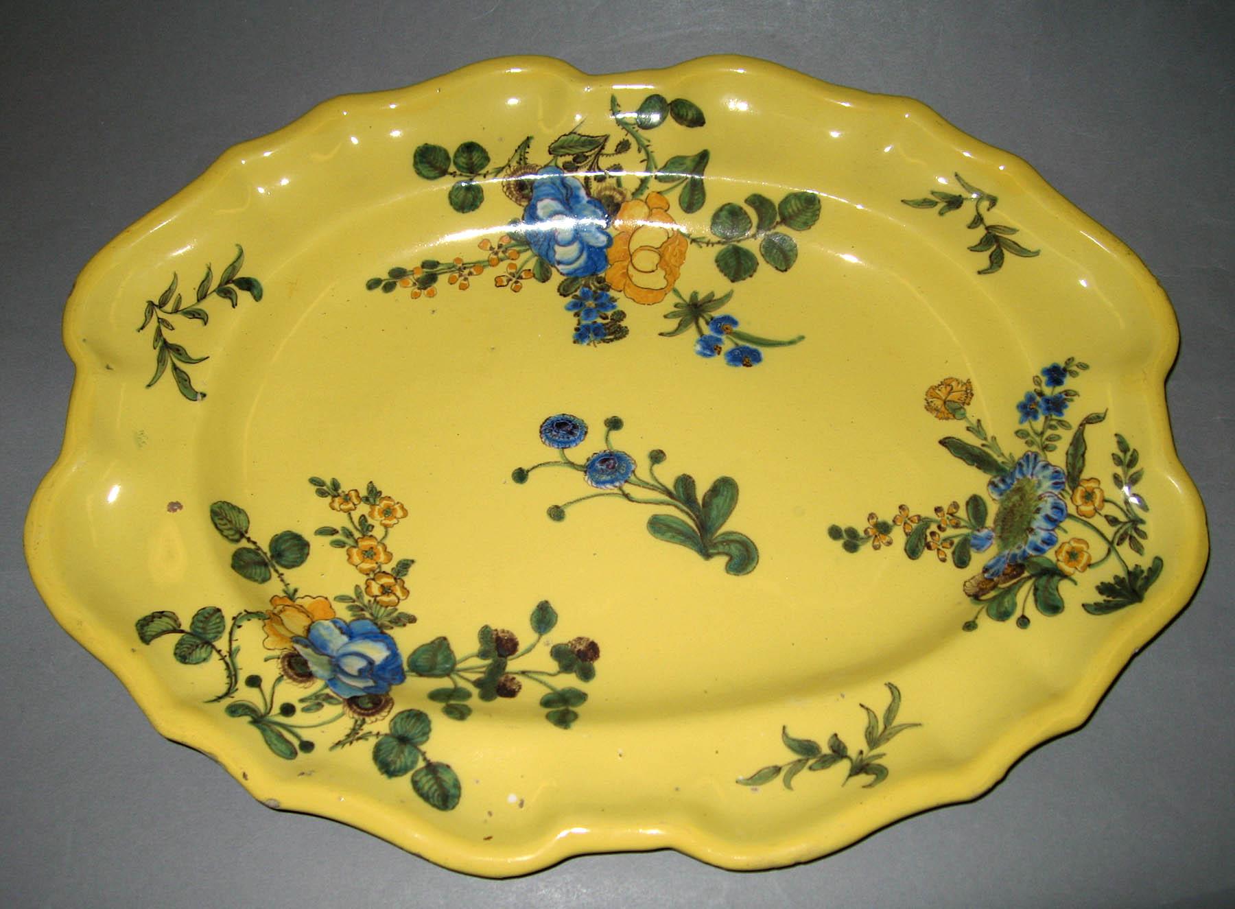 1996.0004.050 C Tin-glazed earthenware tureen stand