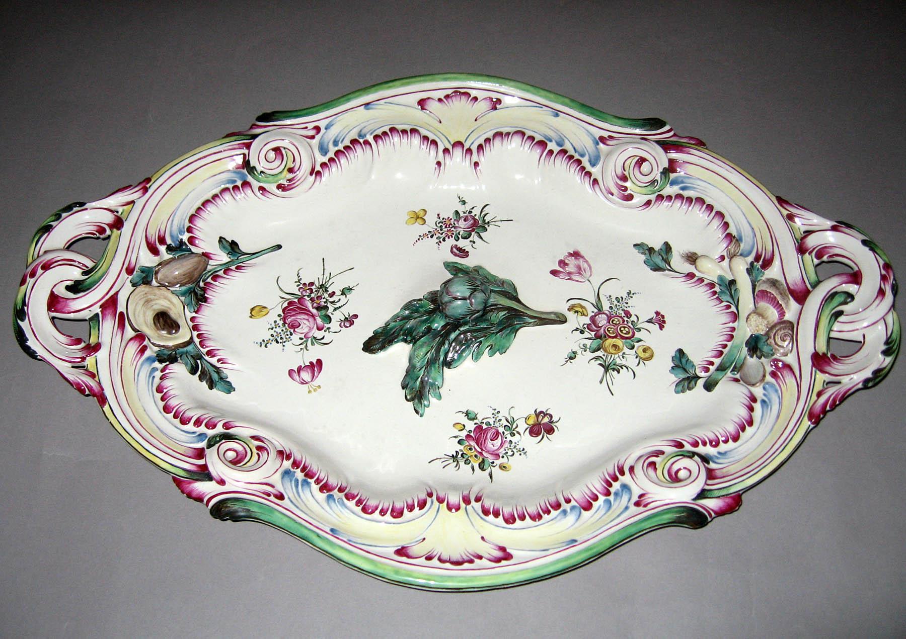 1996.0004.225 C Faience tureen stand